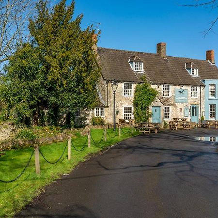 The Horse And Groom Inn Malmesbury Exterior photo