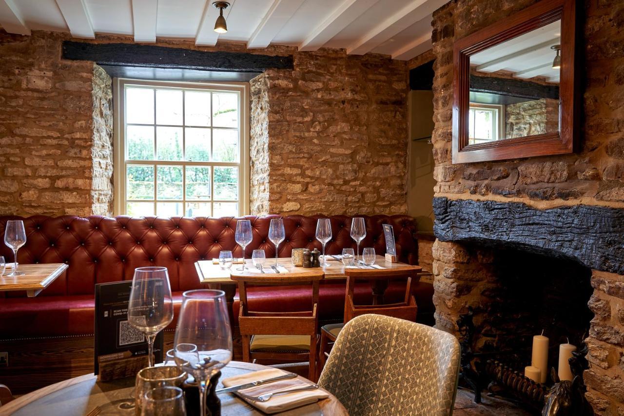 The Horse And Groom Inn Malmesbury Exterior photo
