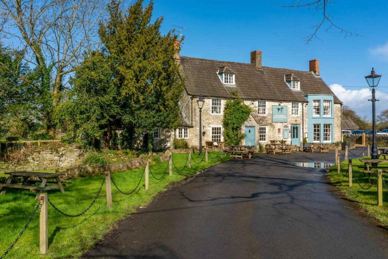 The Horse And Groom Inn Malmesbury Exterior photo