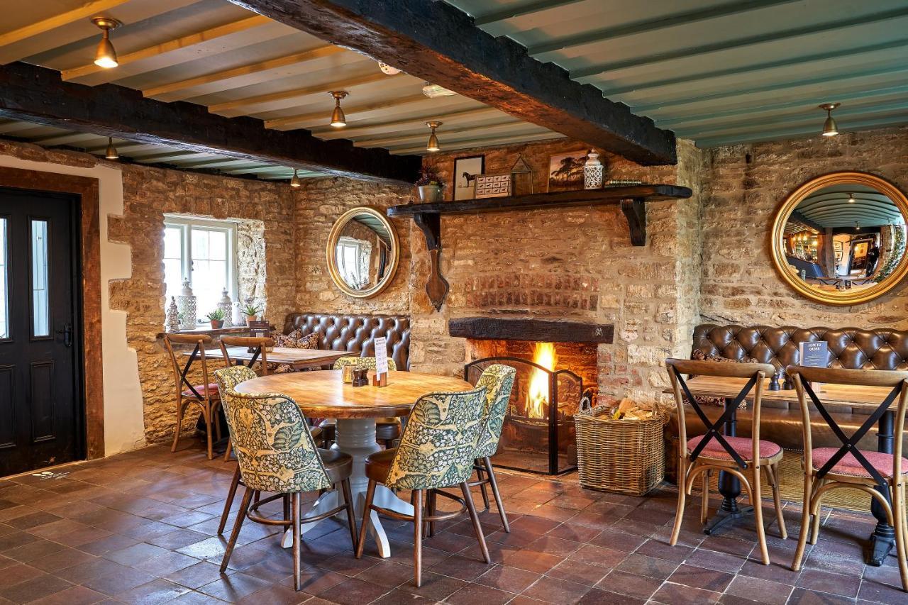 The Horse And Groom Inn Malmesbury Exterior photo